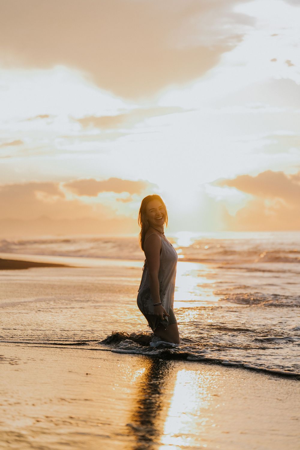 Lifestyle portrait with ocean views at Saba Beach