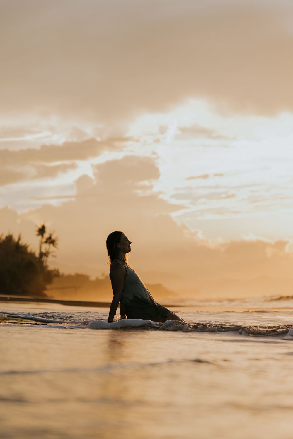 Lifestyle portrait with ocean views at Saba Beach