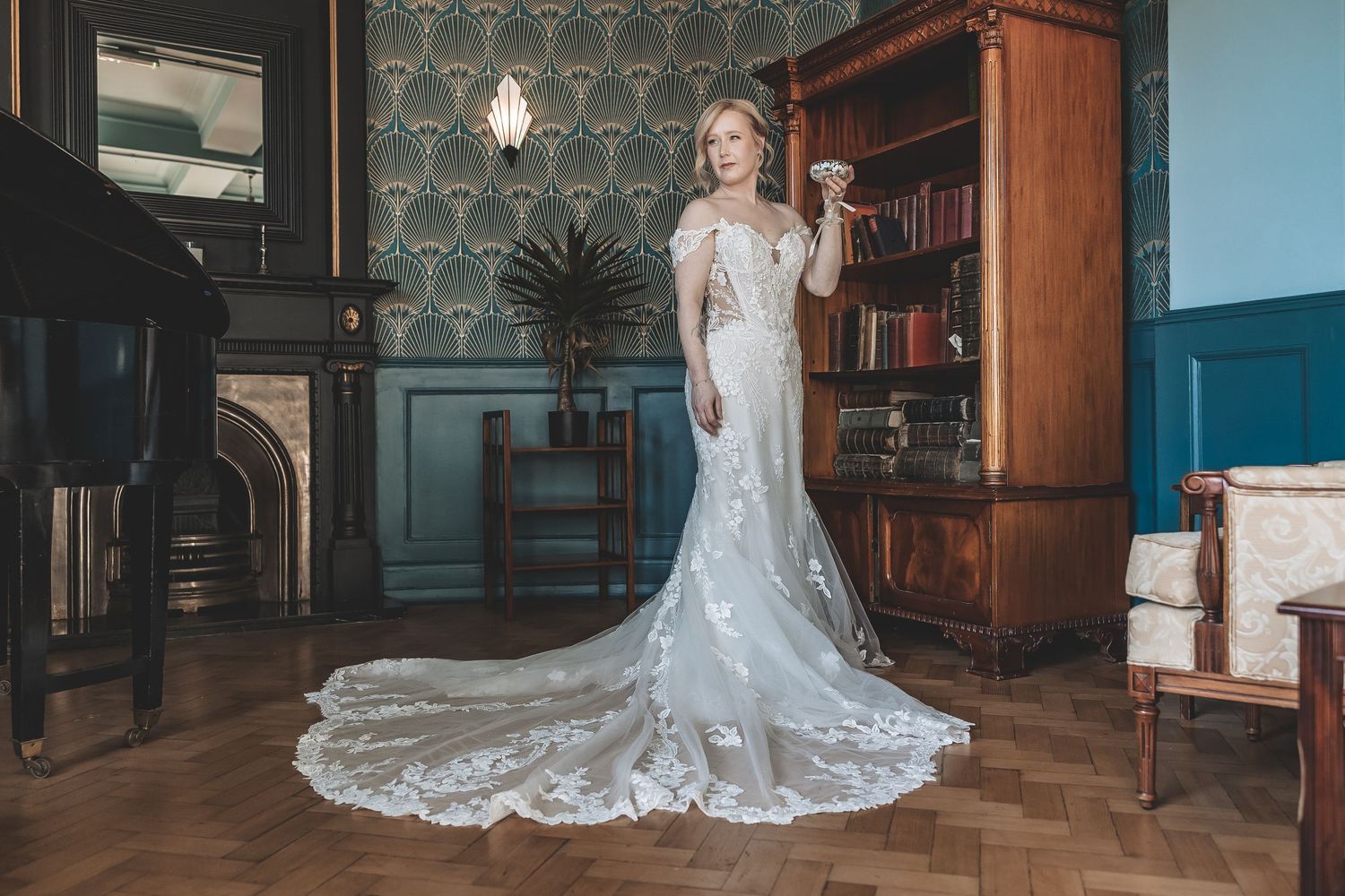 Elegant documentary photo of a bride during cocktail hour.