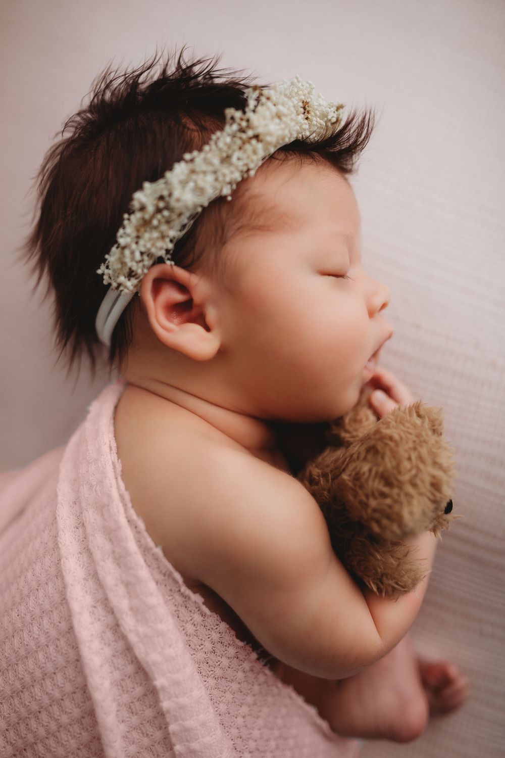 Newborn Photoshoot in Cullman, Alabama by a North Alabama Photographer and Cullman, Alabama Photographer Newborn photographer in Cullman, AL