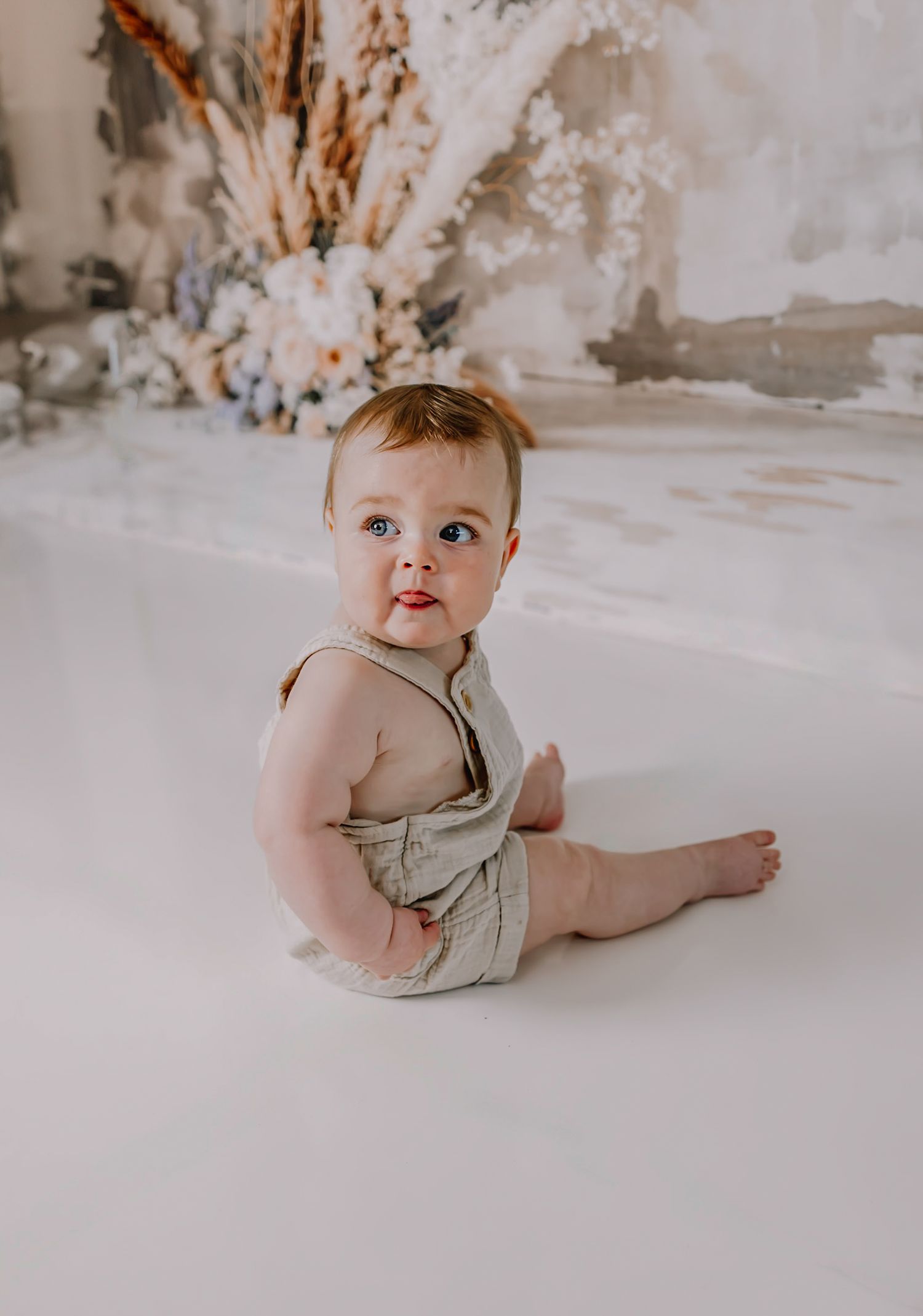 Affordable cake smash photographer in Richmond, Virginia. Milestone photo sessions in RVA. Children photographer in Richmond, Virginia