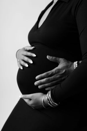 Dallas newborn photographer that provides a luxury in-home client experience.