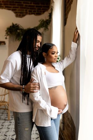 Dallas newborn photographer that provides a luxury in-home client experience.