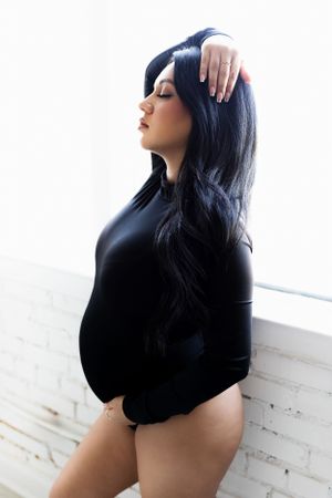 Dallas newborn photographer that provides a luxury in-home client experience.