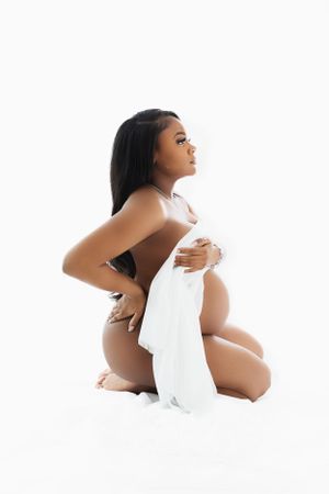 Dallas newborn photographer that provides a luxury in-home client experience.
