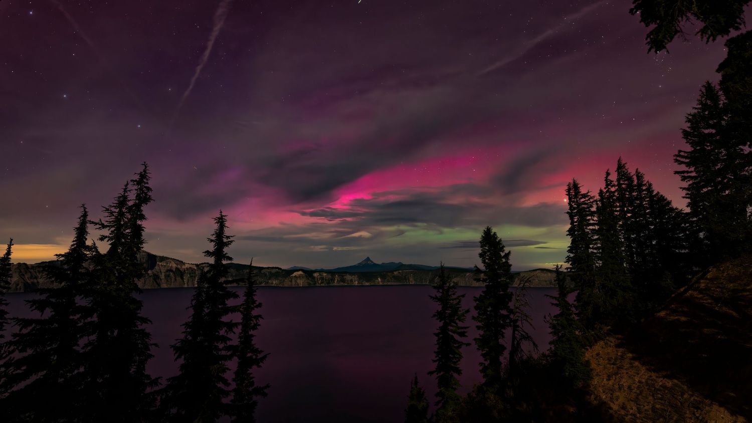 Northern lights aurora - Crater Lake National Park - Mt (Mount) Thielsen in the background - Milky Way - comet. A stunning Nightscape!