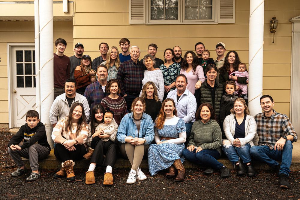 A large family group photo taken in Spokane Washington by Jessica Rae Photography.