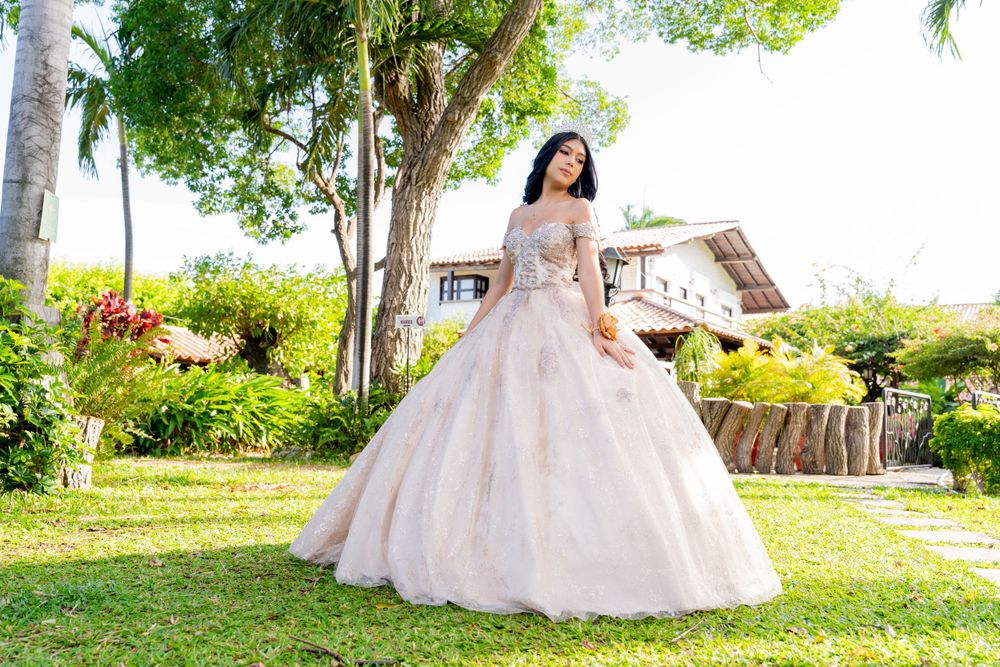 Pre XV artístico con temática de mariposas en estudio en Cesar, Colombia