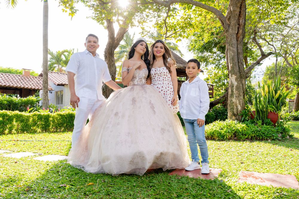 Pre XV artístico con temática de mariposas en estudio en Cesar, Colombia