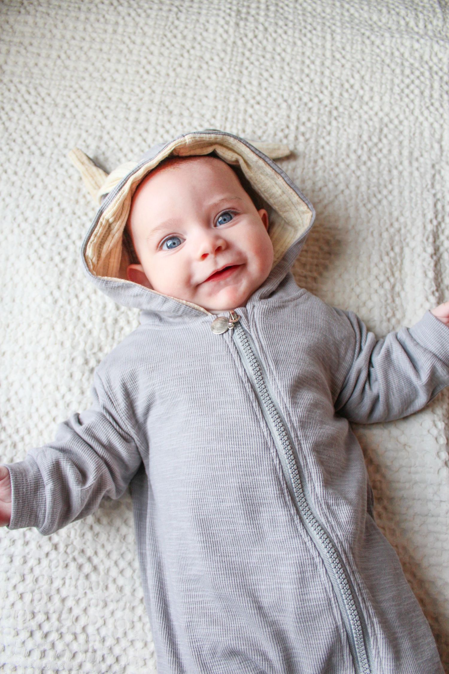 Springfield, IL photographer captures baby in a bunny onesie for easter photos