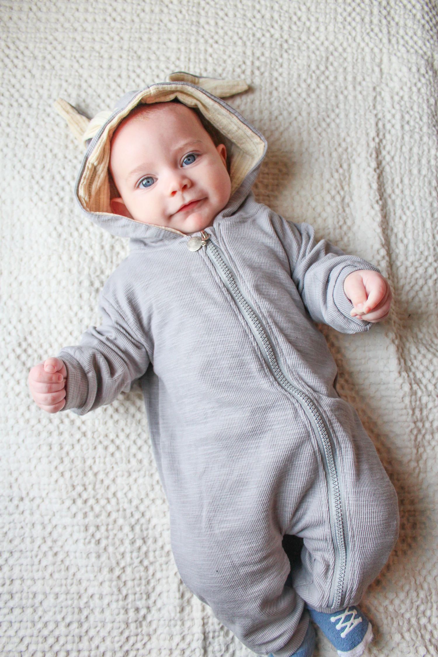 Springfield, IL family photographer captures baby in a bunny onesie for easter photos