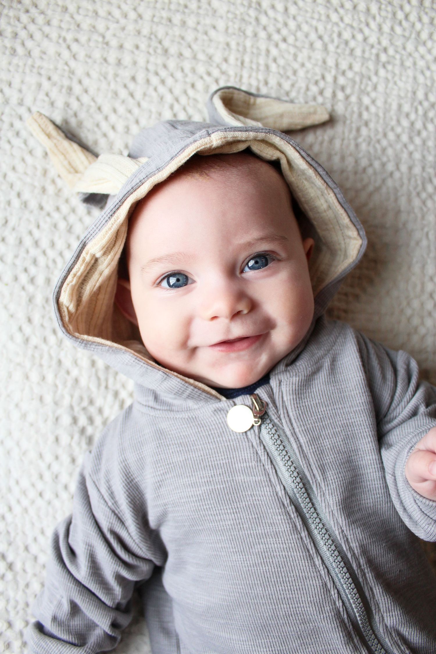 Springfield, IL photographer captures baby in a bunny onesie for easter photos