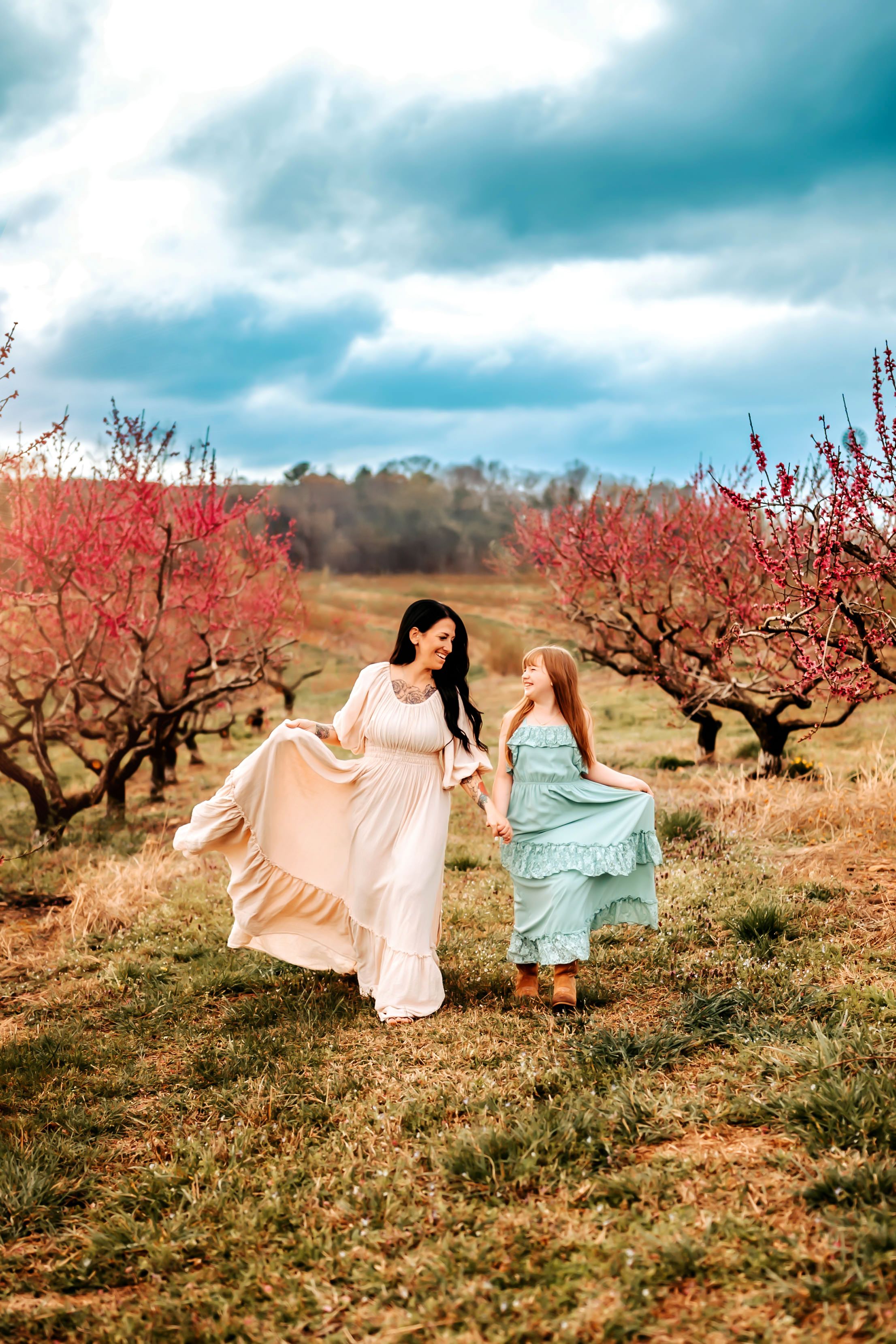 Ellijay, GA Photographer | North Georgia Photographer | FAMILY PHOTOS in BJ Reece OrchardS | bj reece orchards | reece cider