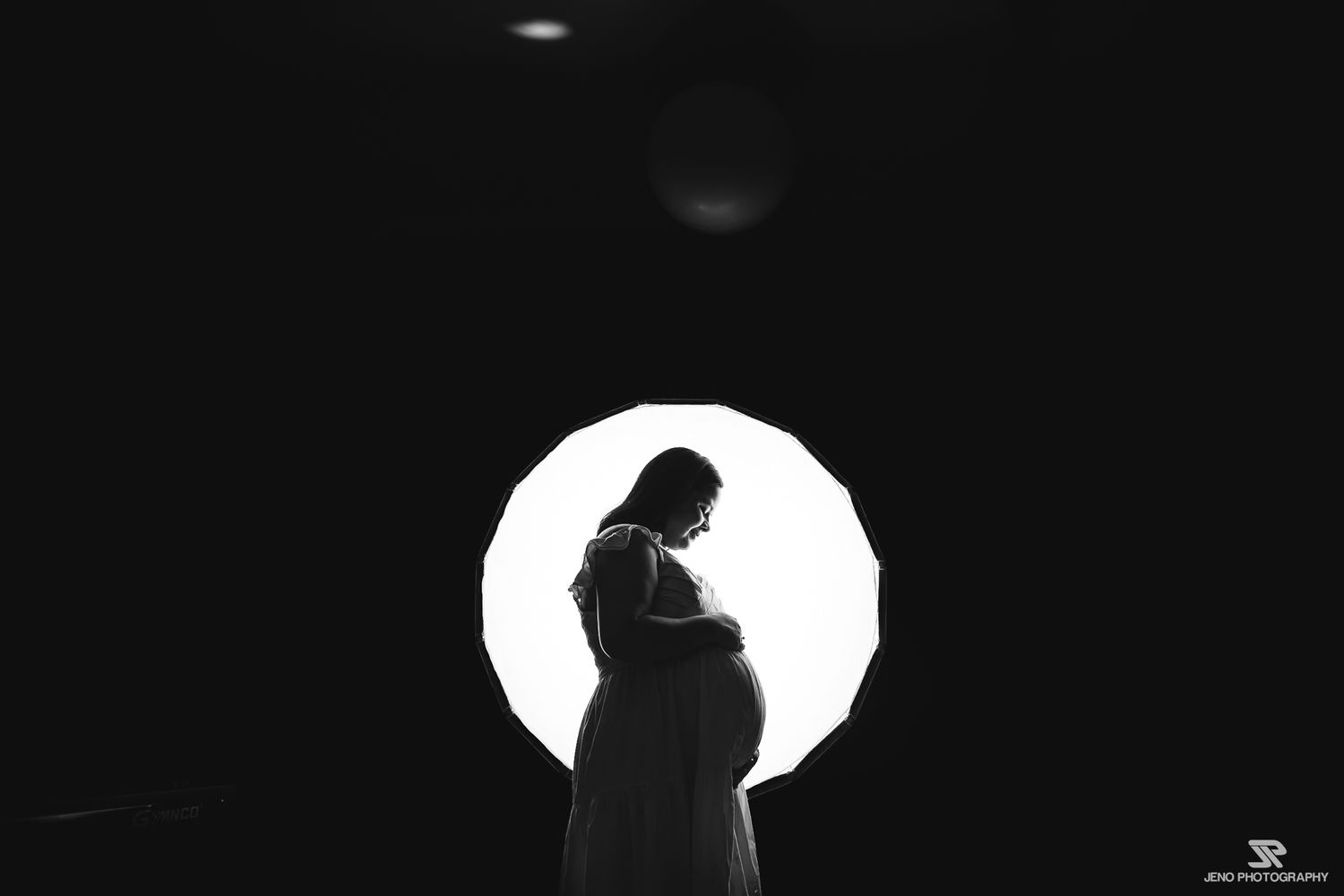 maternity shoot in trichy captured by Jeno Photography