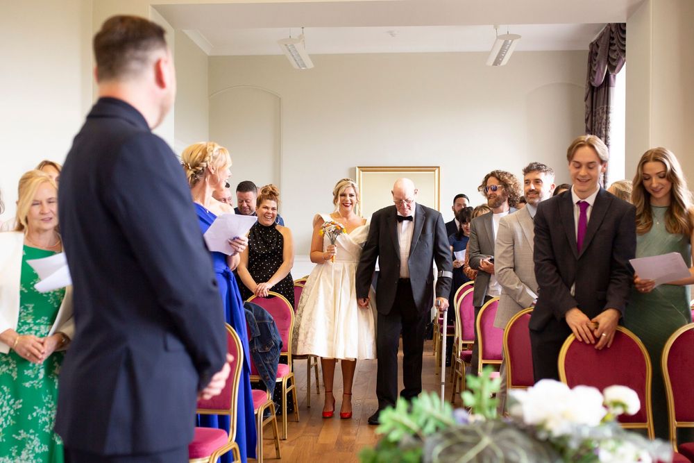 wedding at Liverpool Registry Office St Georges Hall by little wonderland photography