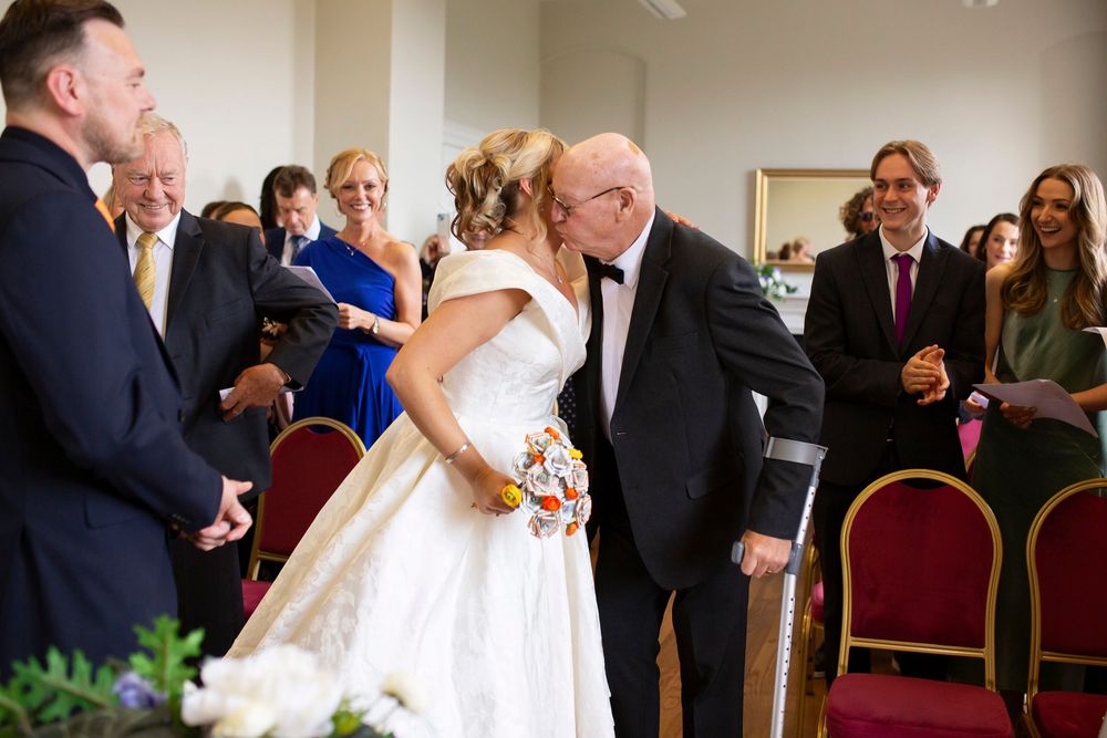 wedding at Liverpool Registry Office St Georges Hall by little wonderland photography