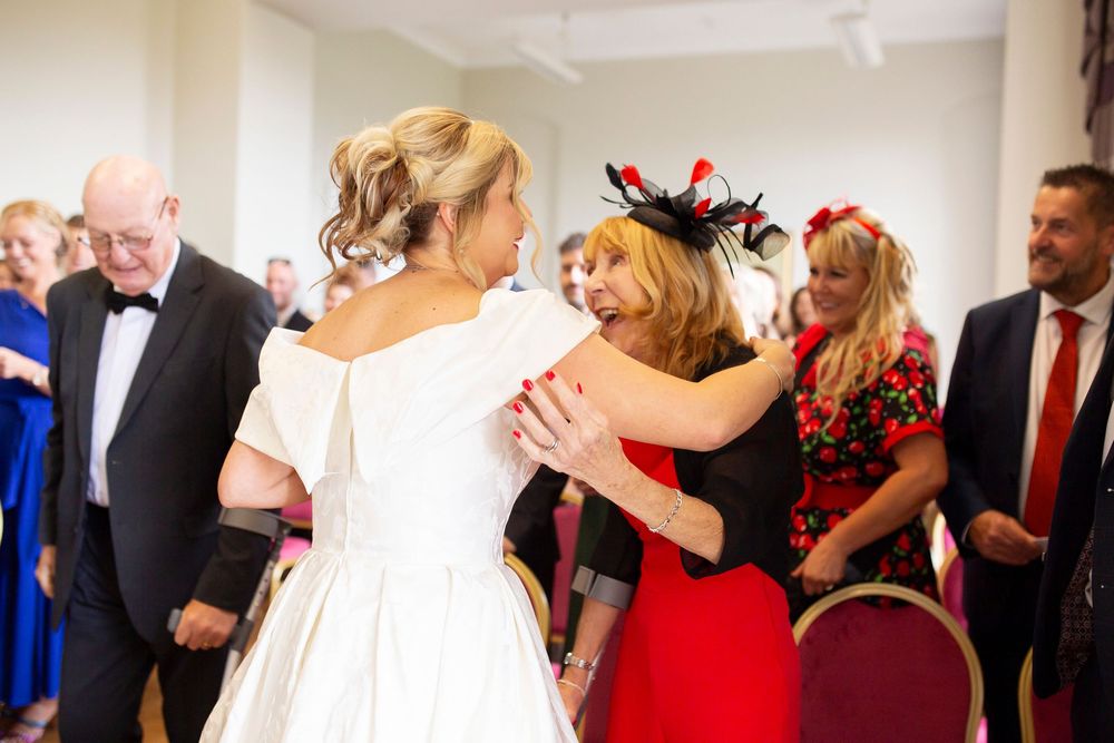 wedding at Liverpool Registry Office St Georges Hall by little wonderland photography