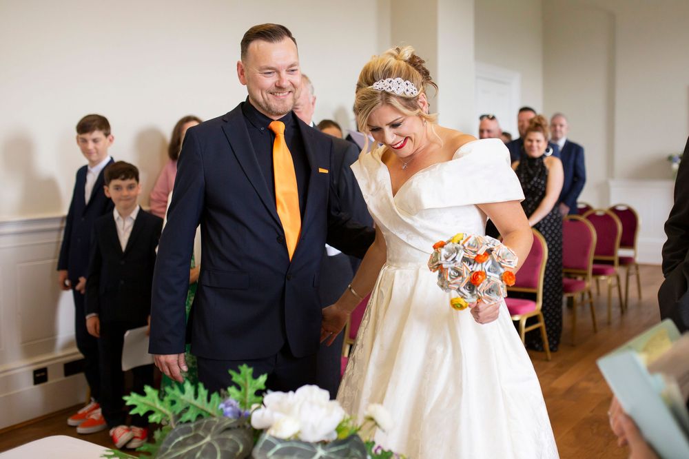 wedding at Liverpool Registry Office St Georges Hall by little wonderland photography