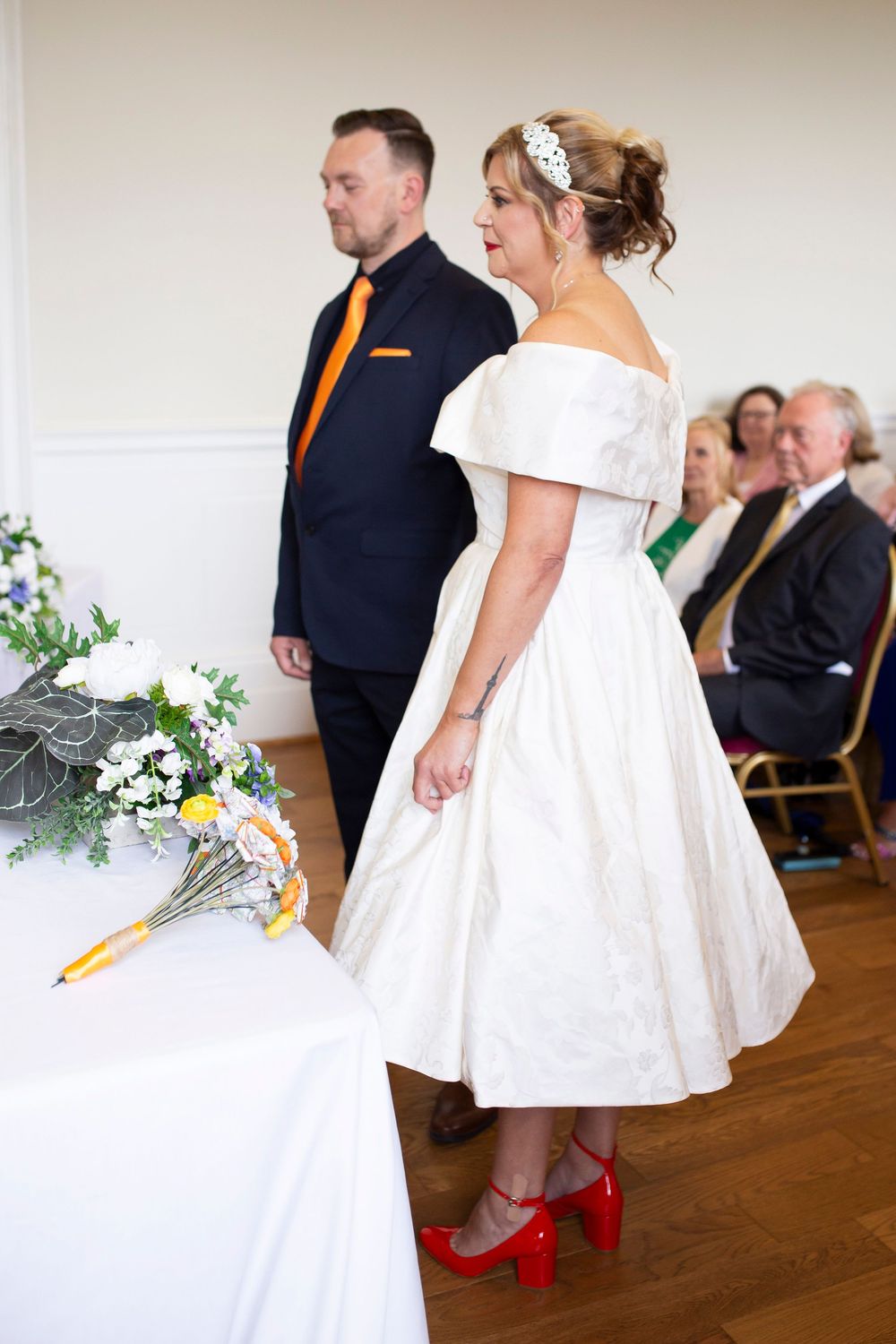 wedding at Liverpool Registry Office St Georges Hall by little wonderland photography