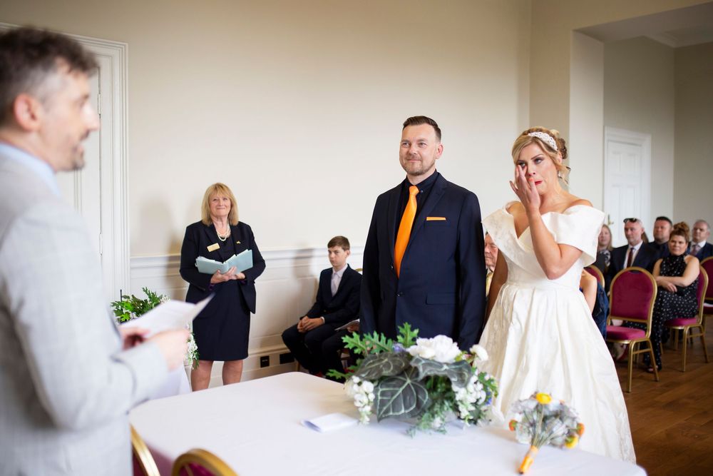 wedding at Liverpool Registry Office St Georges Hall by little wonderland photography