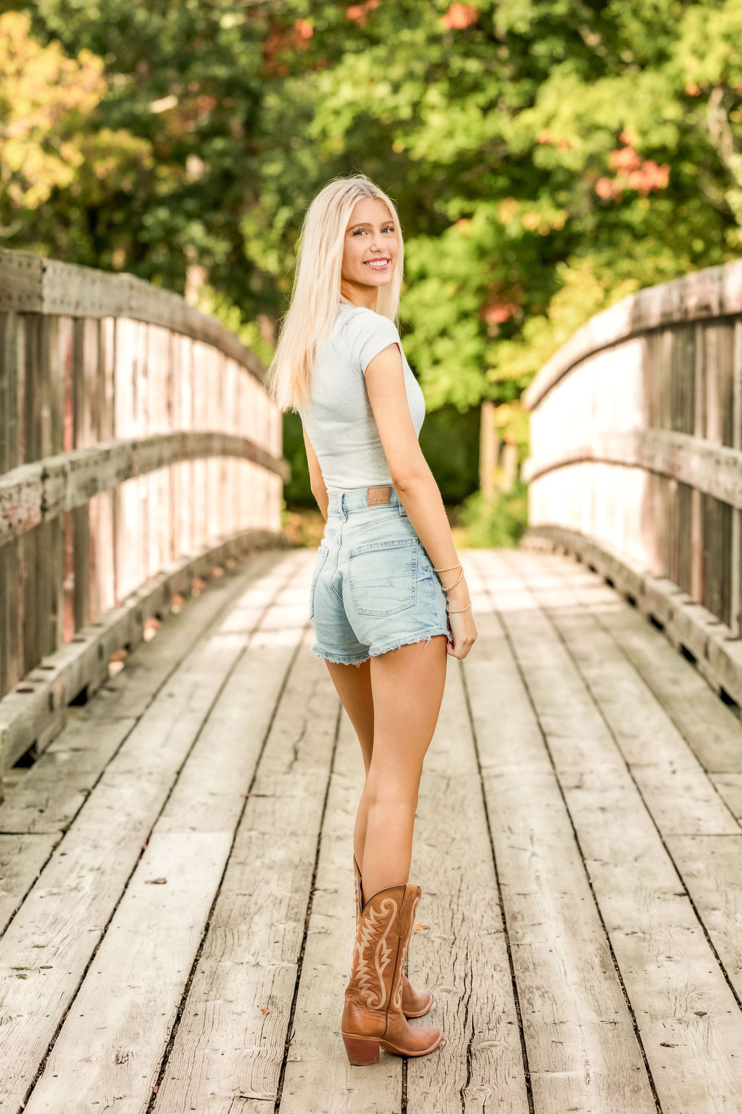 Minnesota Senior Photographer senior photo nature unique location golden hour choose the right photographer Minnetonka Wayzata Edina Chaska