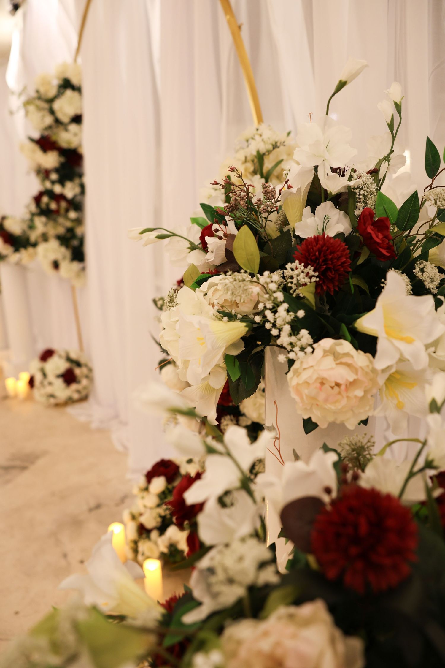 artificial florals that look realistic and blended very well, la villa event venue
