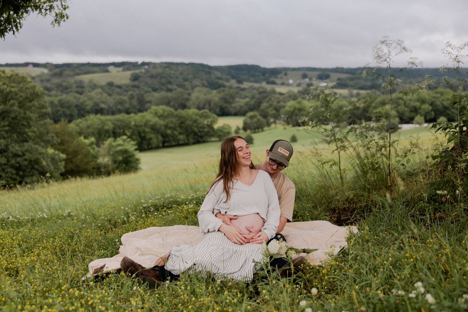 springfield missouri maternity photos on a cloudy day
