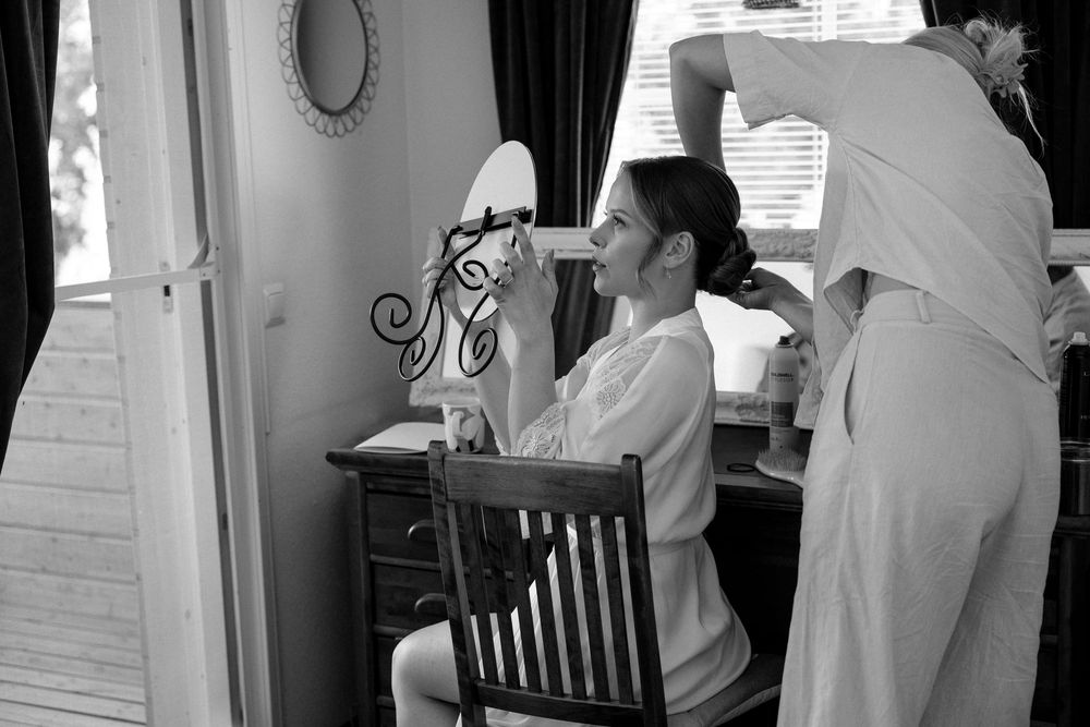 Documentary wedding photographer.