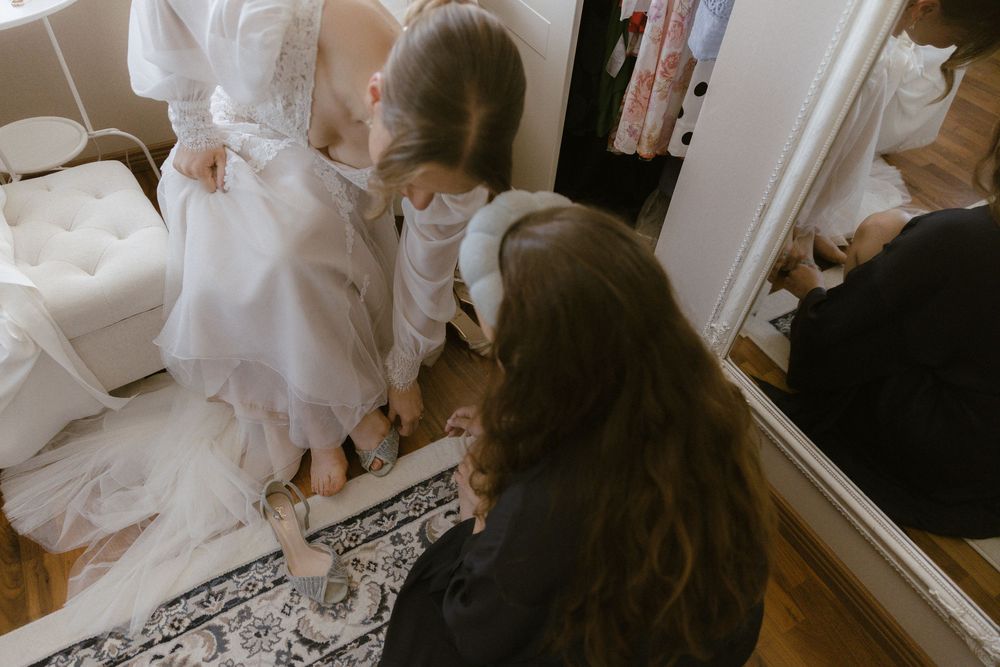 Documentary wedding photographer.