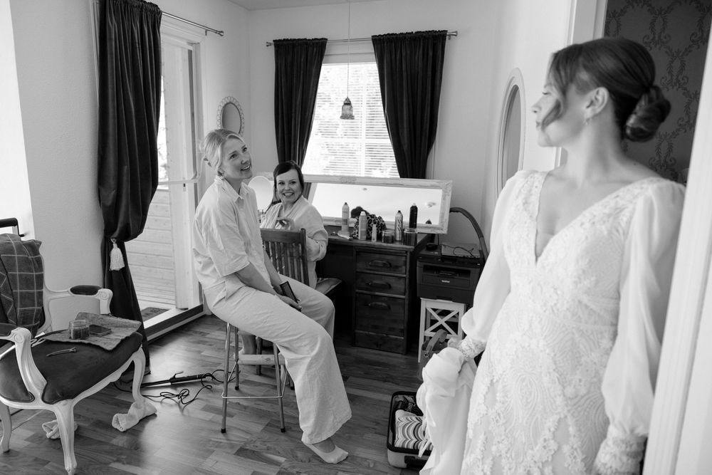 Documentary wedding photographer.