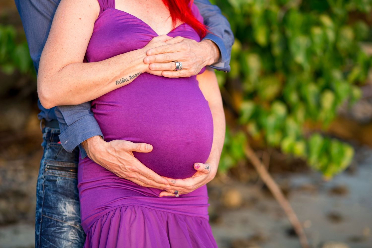 Maternity portrait. Husband and wife. Condado Lagoon. San Juan, Puerto Rico.