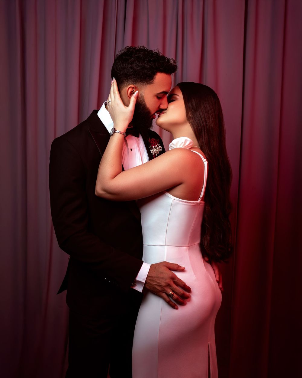 Sesion de fotos boda en estudio elegante en fondo negro