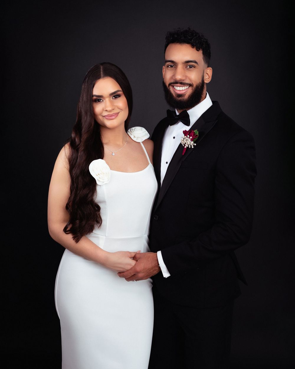 Sesion de fotos boda en estudio elegante en fondo negro