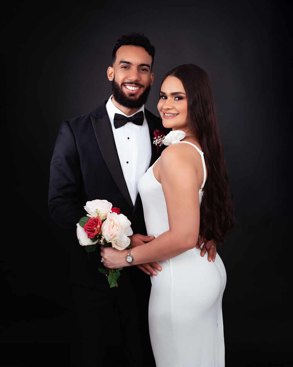 Sesion de fotos boda en estudio elegante en fondo negro