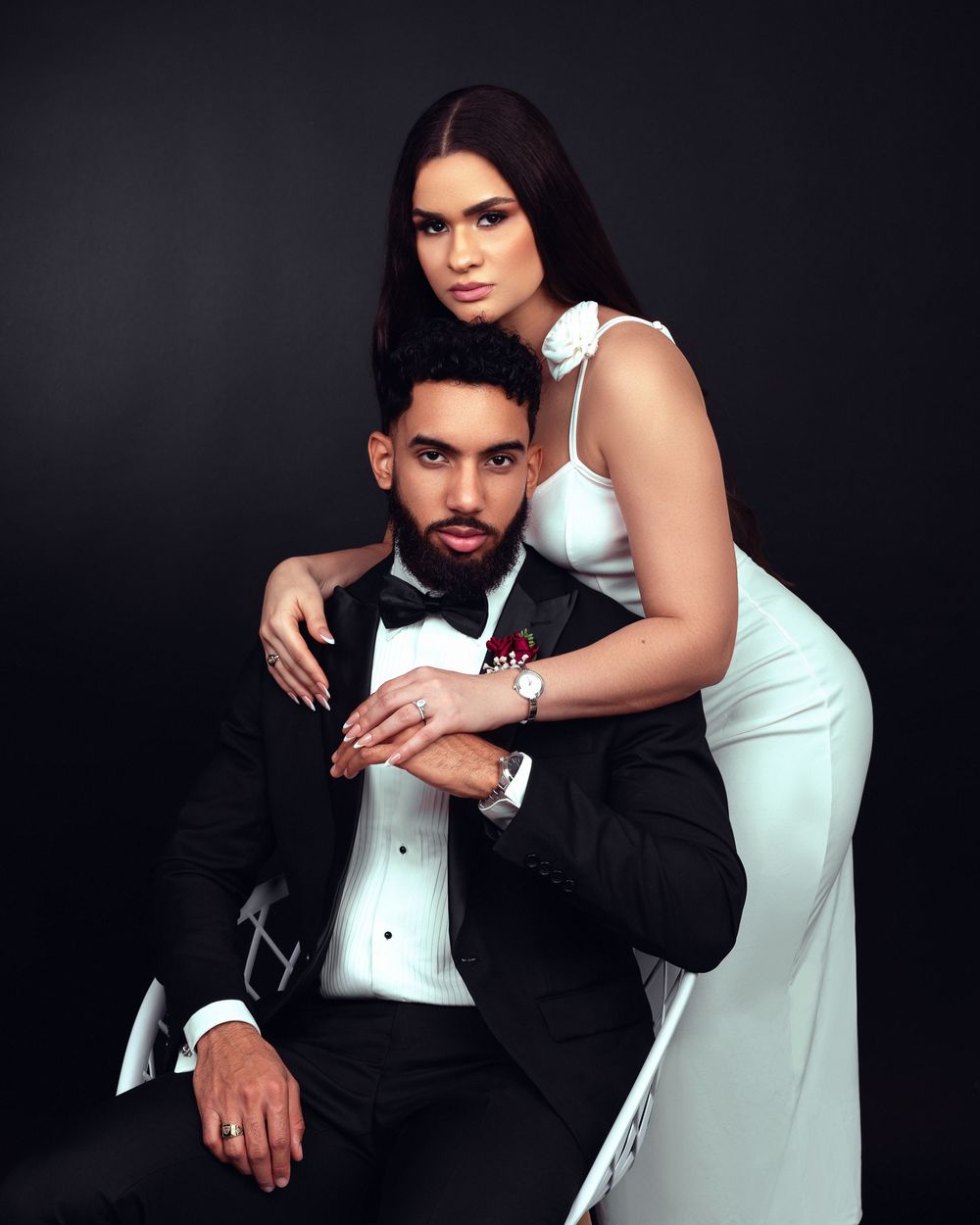 Sesion de fotos boda en estudio elegante en fondo negro