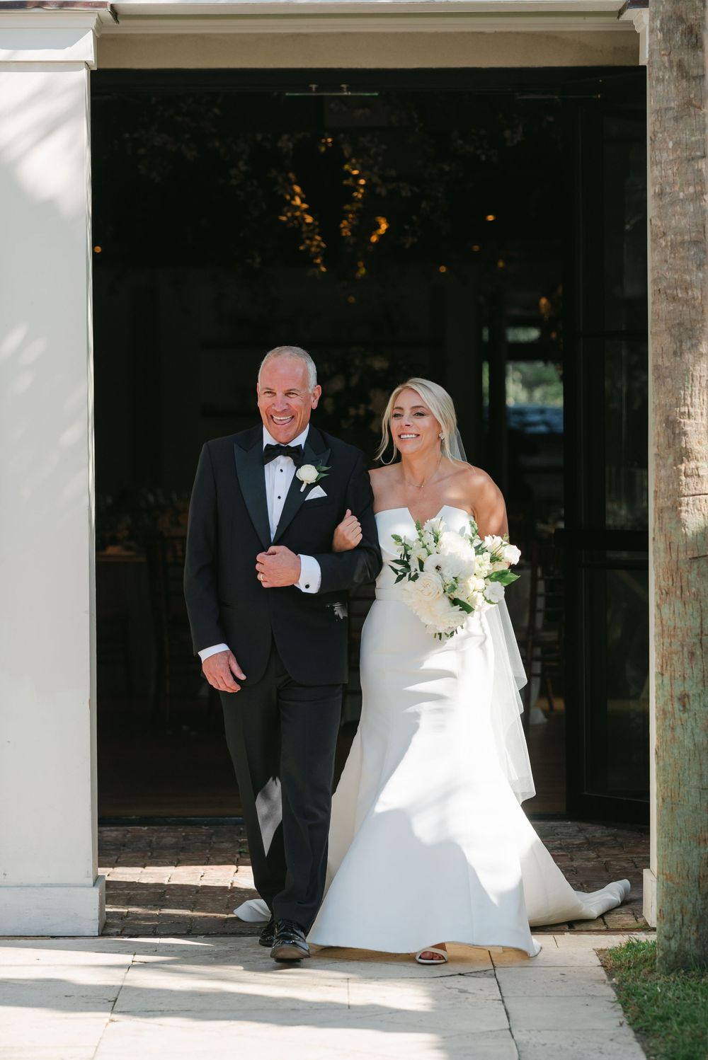 Cannon Green wedding photography captured by candid, timeless Charleston wedding photographer, Allison Hanson Photography