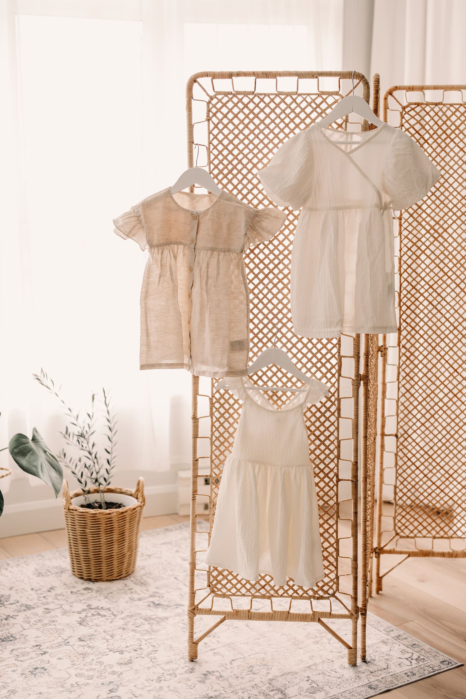 Photographe de maternité et nouveau-né à Saint-Augustin-de-Desmaures, près de Québec. Garde-robe cliente disponible pour maman et bébé