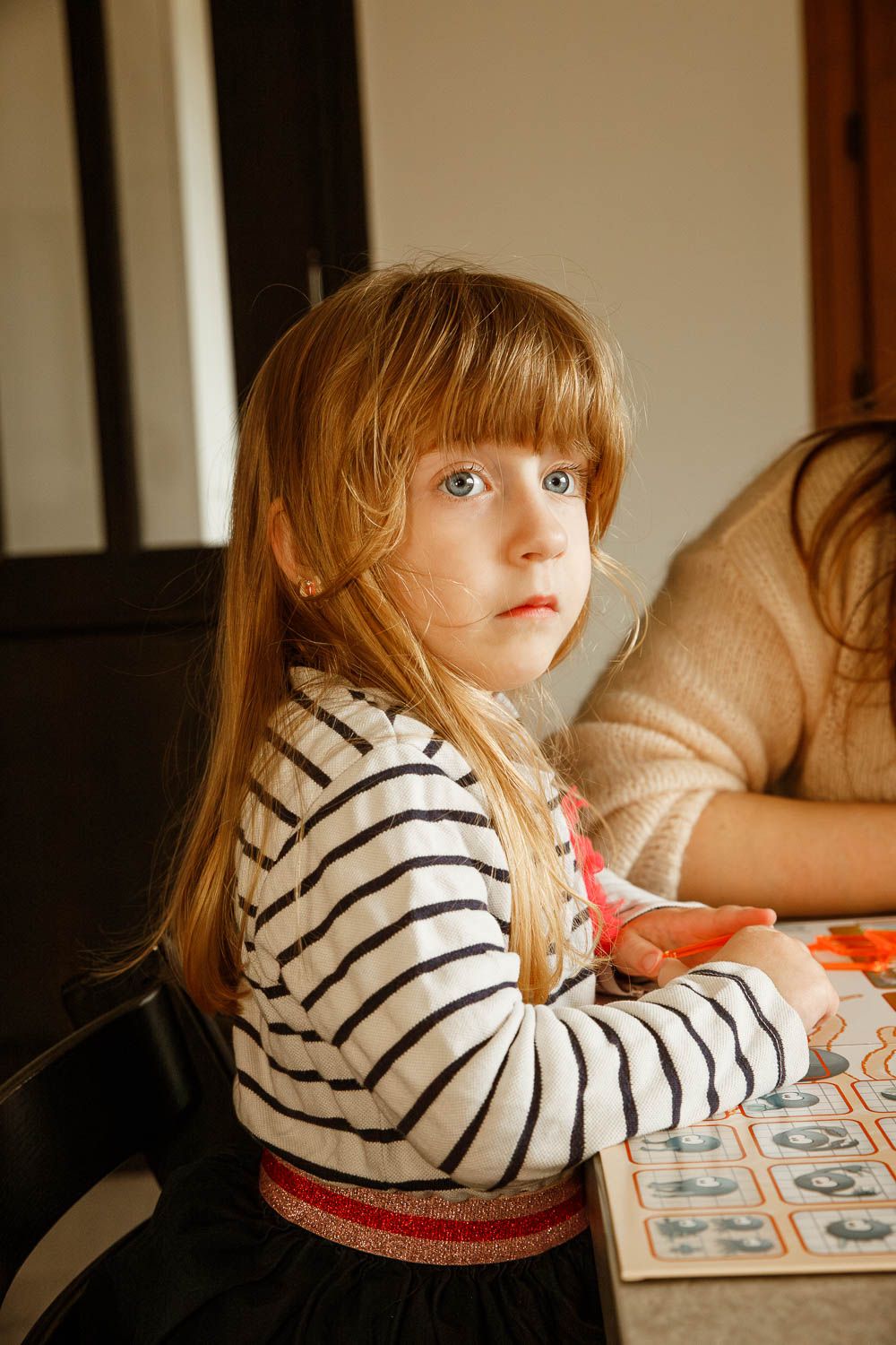Portrait d'une petite fille lors d'une séance photo familiale à Saint-Étienne
