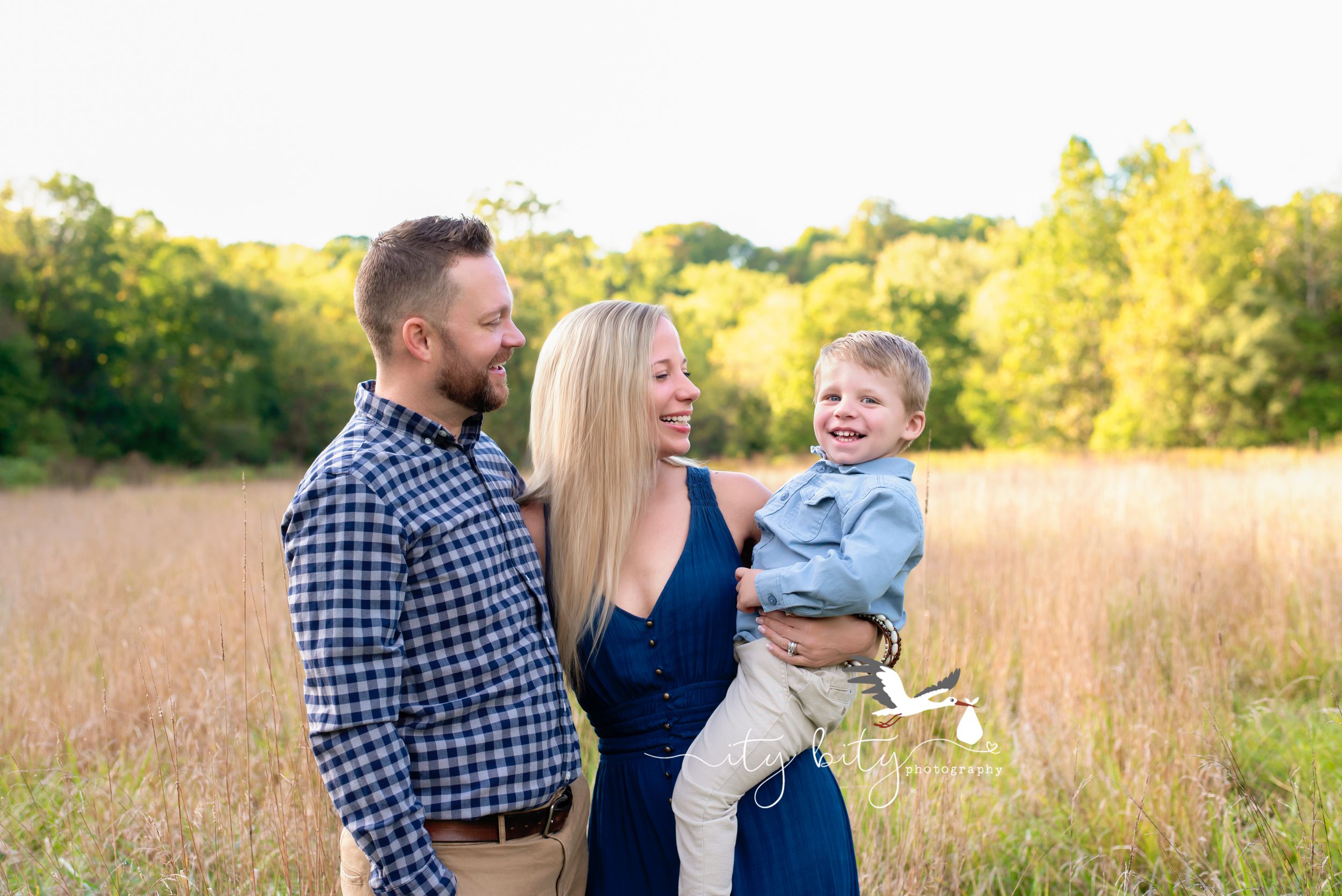 Elyria Family Photographer Outdoor Children and parents family photos