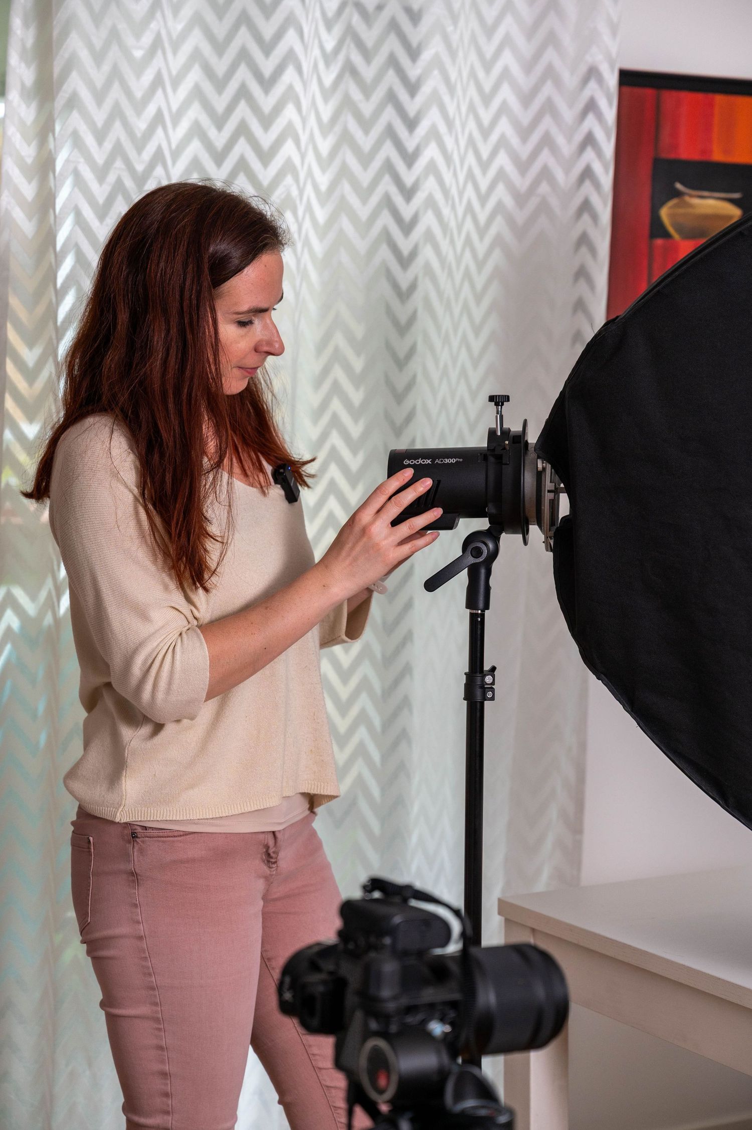 Coulisses d'un shooting photo ou tournage vidéo. Je suis Mélanie Rousselle, styliste, photographe et vidéaste culinaire à Paris.
