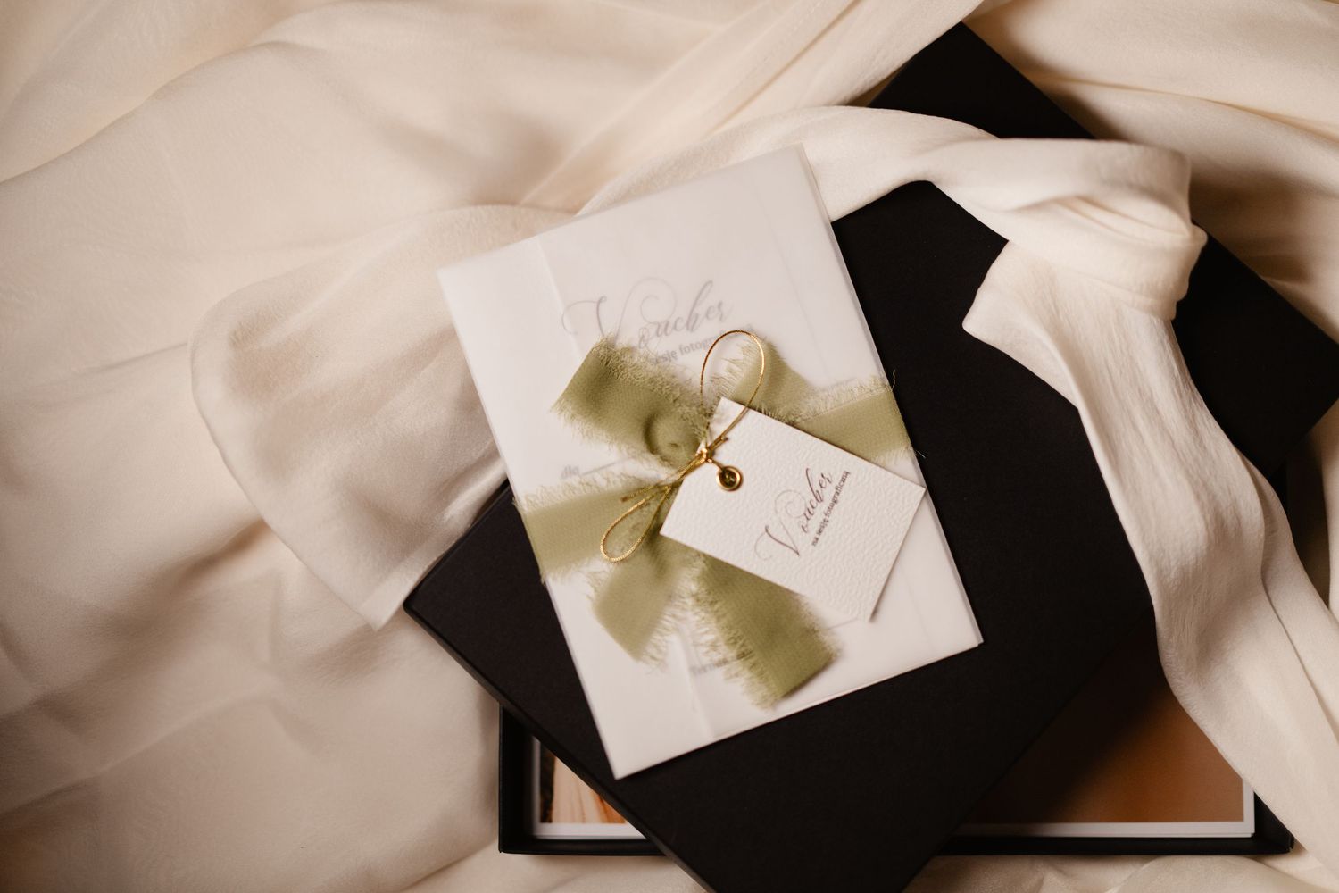 Voucher na sesję zdjęciową dla kobiety w Warszawie elegancki prezent dla niej na urodziny, święta lub okazję w studio fotograficznym