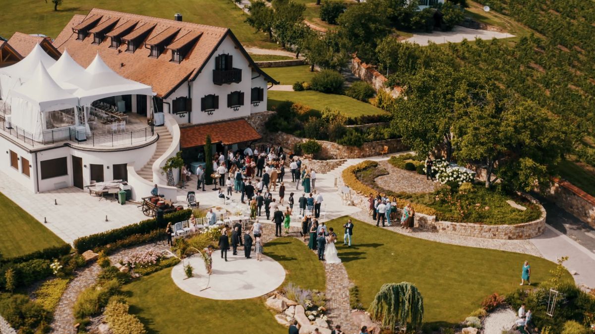 Panoramic Lake Balaton wedding ceremony at Pici Szívem