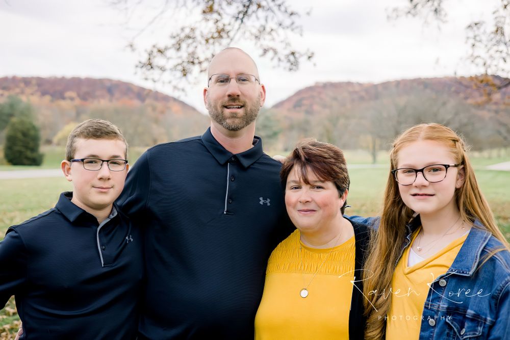 Family outdoor photo session in beautiful Knox County Tennessee
