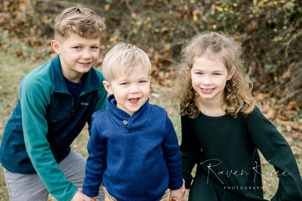 Sibling photos taken in the fall outdoors in Knoxville Tennessee
