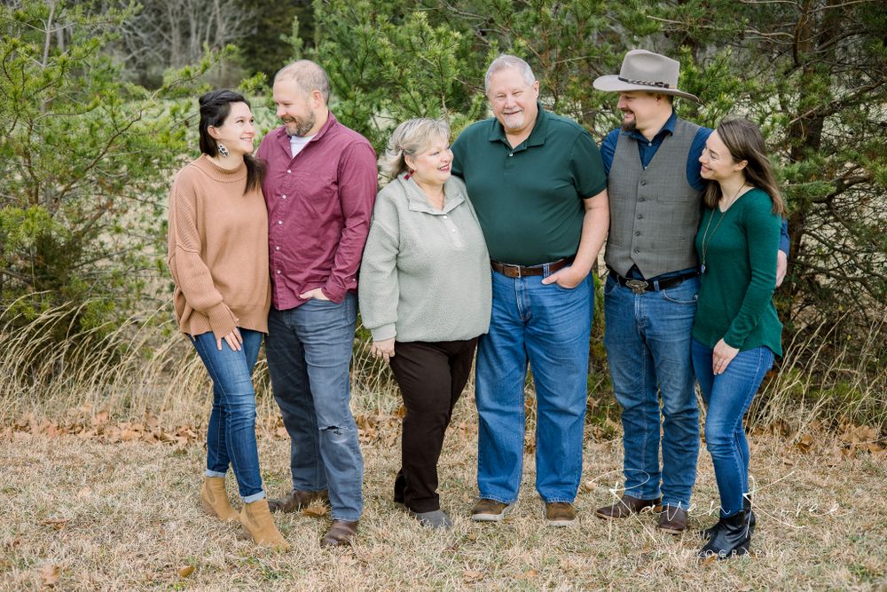 Family outdoor photo session in beautiful Knox County Tennessee