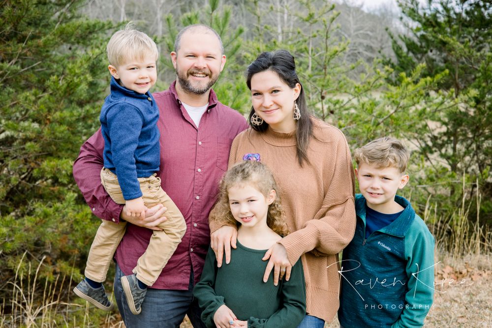 Family outdoor photo session in beautiful Knox County Tennessee