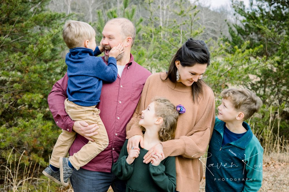 Family outdoor photo session in beautiful Knox County Tennessee
