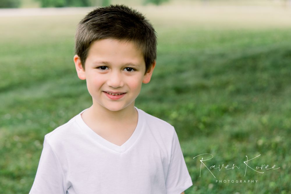 Outdoor child photo session in Knoxville Tennessee