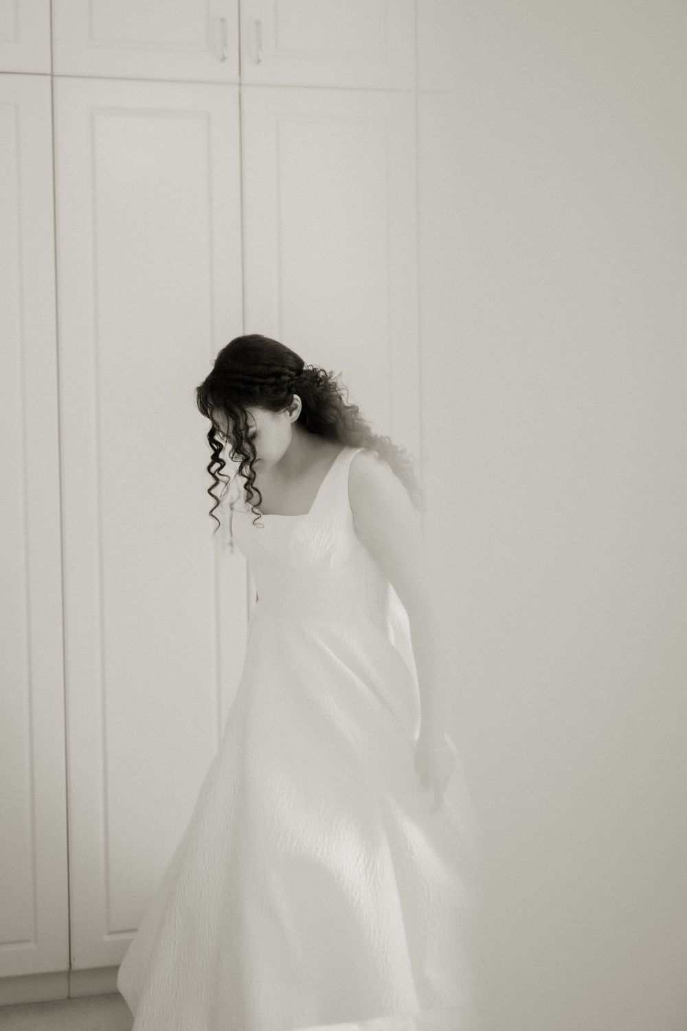 Artistic black and white photograph of a bride in a flowing wedding gown. London Wedding.