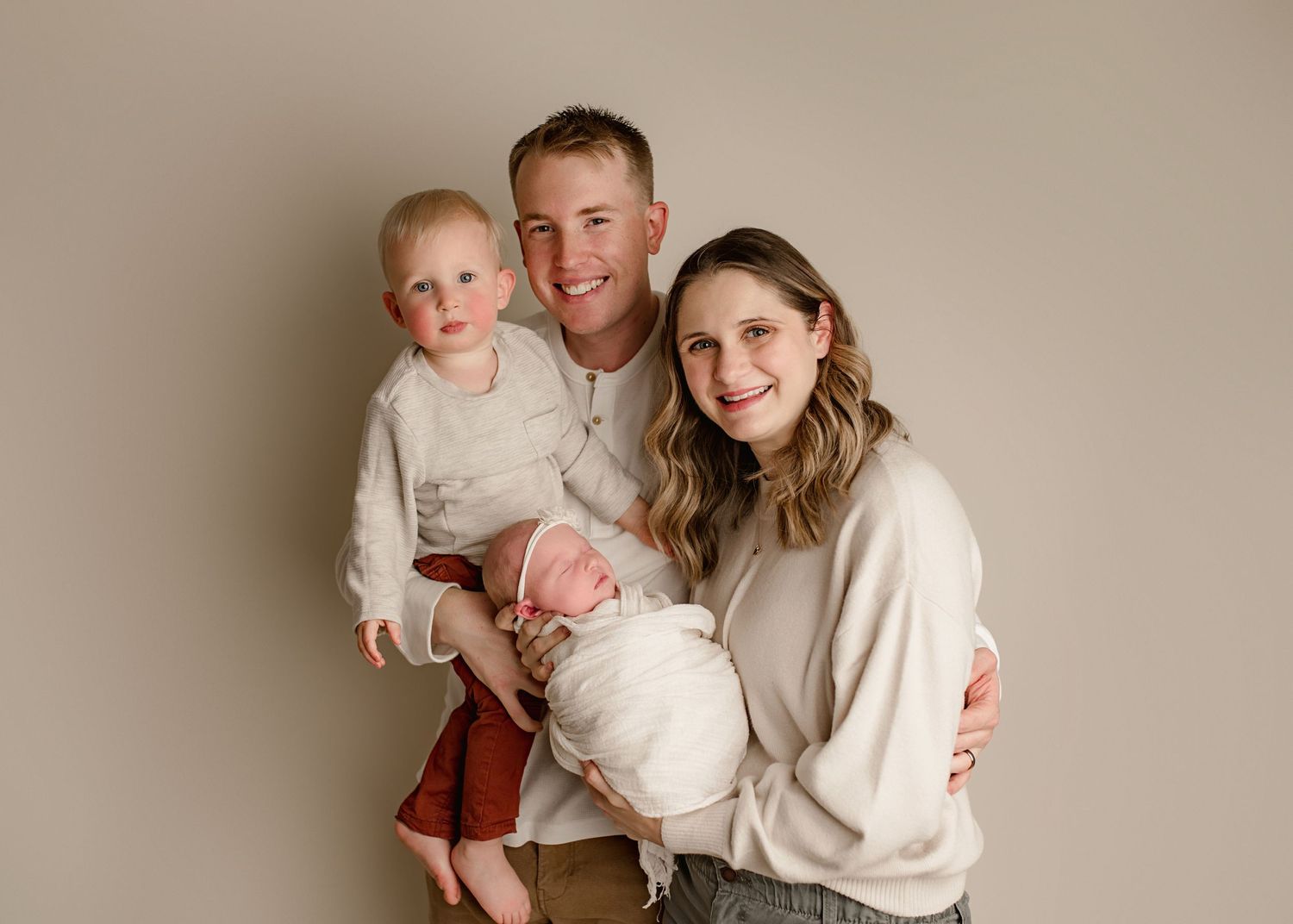 Moreno Valley CA newborn photoshoot with family photos
